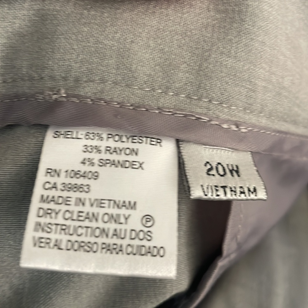 Light gray size 20W dress pants. 31.5 inch inseam. - Picture 5 of 6